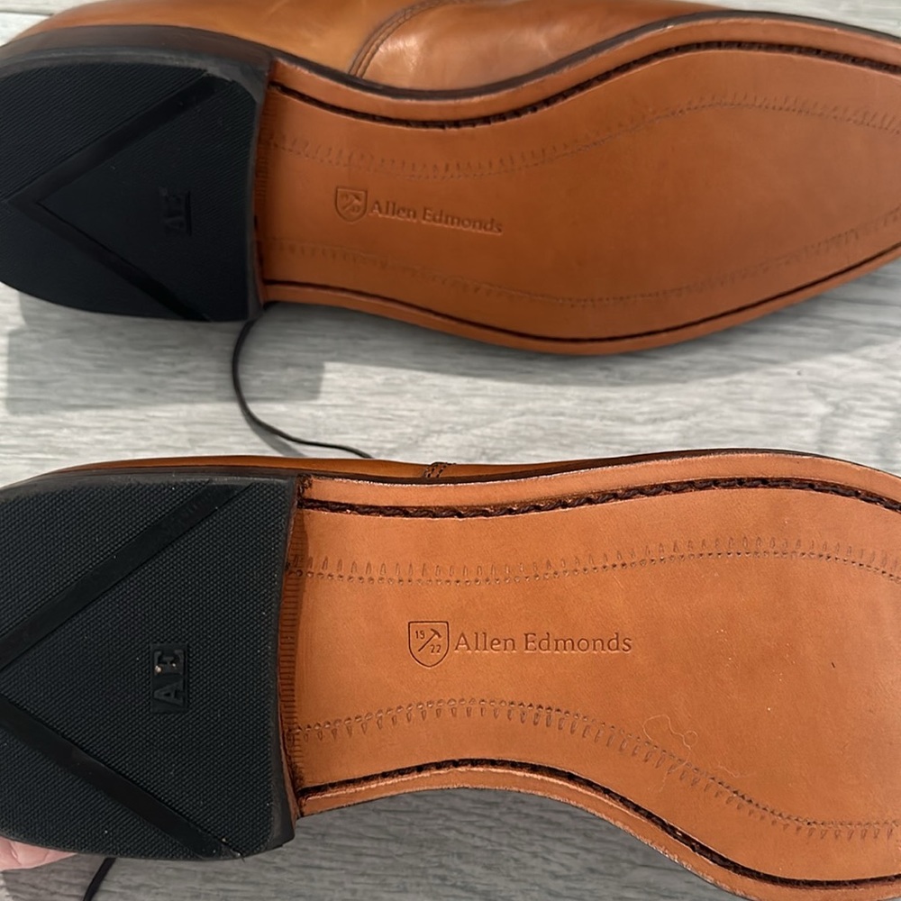Allen Edmonds Carlyle brown dress shoe. Brand new/never worn. Size 10 - Picture 3 of 4